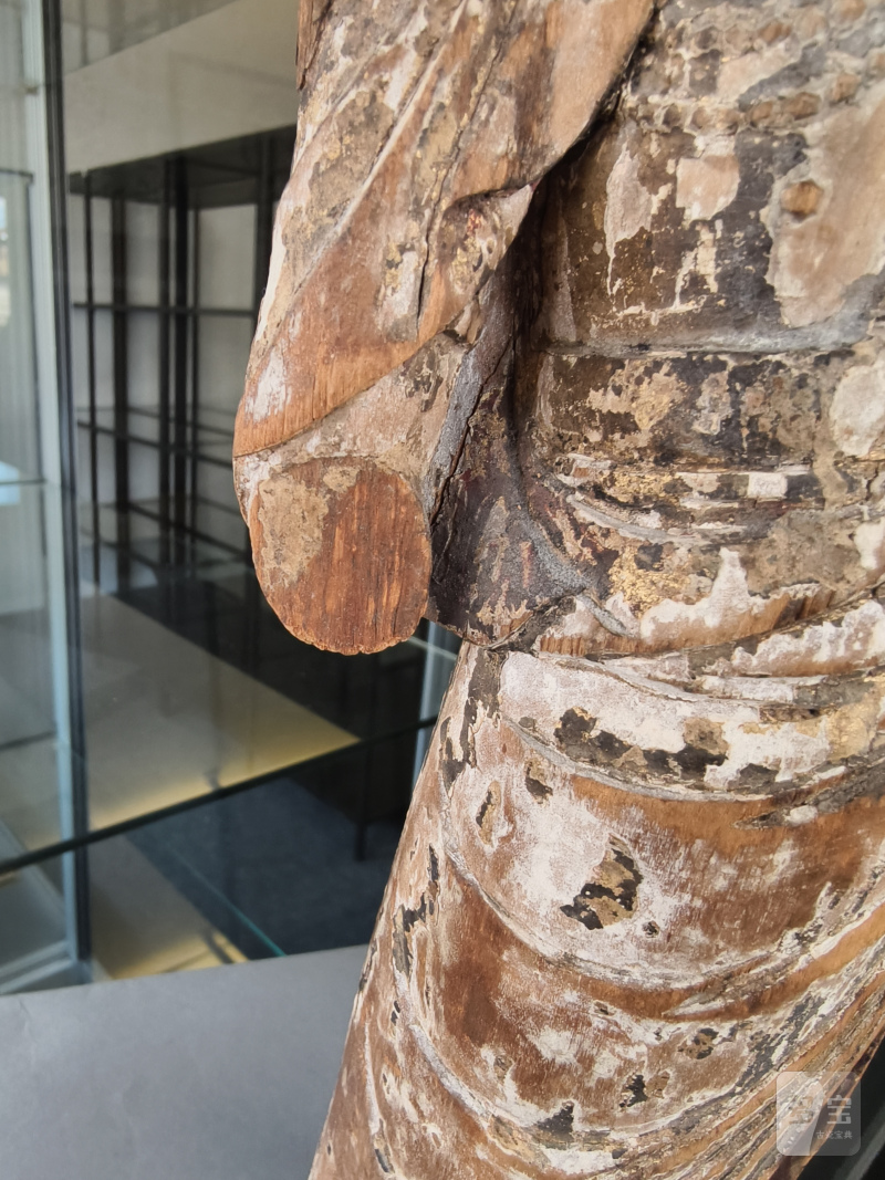 TWO WOOD FIGURES OF BODHISATTVAS - 图19